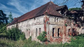 It Felt Like We Were Being WATCHED - ABANDONED Mansion with so many Antiques left Behind