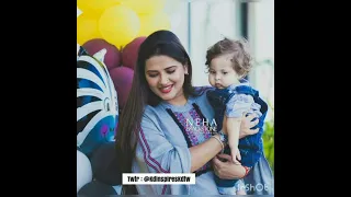 Kratika Sengar piks with her baby