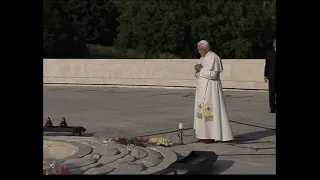 Benedetto XVI visita MONTECASSINO  03 polish cemetery visit