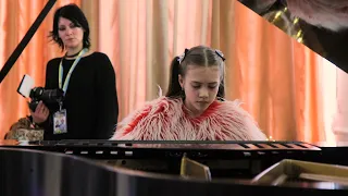 Анжела Липинська новорічне фортепіано