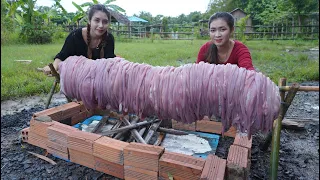 Meat wrapped in lamb intestine cook recipe with my sister - Amazing video