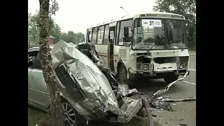 Серьезное ДТП с автобусом: водитель легковушки в тяжёлом состоянии доставлен в больницу