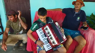 Igor dos 8 Baixos é Fera na Sanfona também... #musica #festajunina #nordeste #brasil #interior