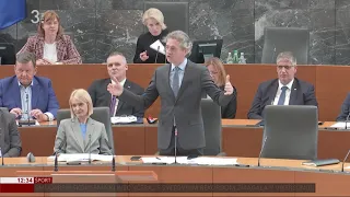 Premier Robert Golob je v državnem zboru odgovoril na poslansko vprašanje Žana Mahniča