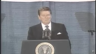 Ronald Reagan tells three-legged chicken joke