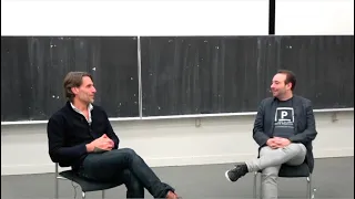 «Philipp Hübl diskutiert» mit Yascha Mounk über Demokratie und Identität an der UDK Berlin.