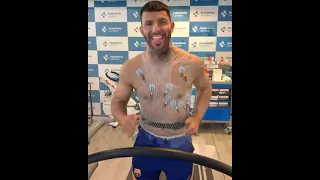 Examen médico del Kun Agüero en el Barcelona.