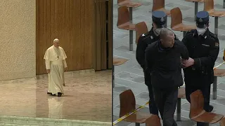 Homem aos gritos perturba audiência do Papa Francisco