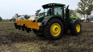 Трактор John Deere 8320R