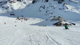 Smooth ski carving in Tignes