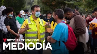 Así ayudan a los migrantes enviados desde la frontera | Noticias Telemundo