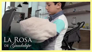 Osvaldo intenta tirar a su hermanito a la basura | La Rosa de Guadalupe 2/4 | Síndrome de Caín