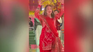 Yumnazaidi Dance at a wedding  | yumna zaidi dance video viral  | Yumna Zaidi Best Dance Ever