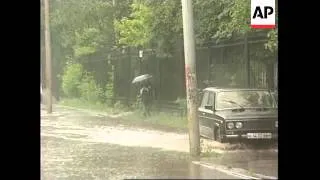 RUSSIA: MOSCOW: TORRENTIAL RAIN