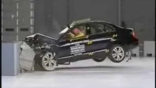 Crash Test 2008 - 2009 Mercedes - Benz C300 (Frontal Offset Test) IIHS