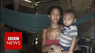 Begging for food in Venezuela - BBC News