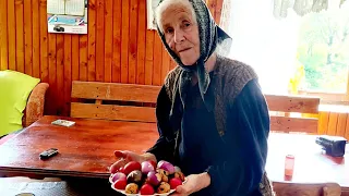 Baka Dobrila i ovaj Vaskrs bojila jaja podjeli će ih svojim bližnjim ko dodje jer komšiluka nema.