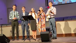 Горить світильник в серці. Христианский псалом сім'я Крот Grace Trinity Church Sacramento