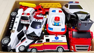 A miniature ambulance car drives down a slope with a siren sounding! Mini car anime!