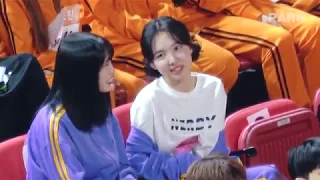 190107 트와이스(TWICE) 아육대(ISAC) - 남자 양궁 경기 관람하는 복숭아즈