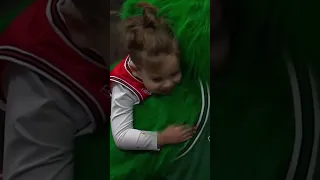 Chicago Bulls mascot hugs sweet little girl 🏀🐂 St. Patrick’s Day Fan Cuddles with Benny the Bull