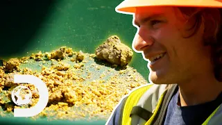 Struggling Gold Mining Family Claims Plot Holds Big Nuggets | Gold Rush: Freddy Dodge's Mine Rescue