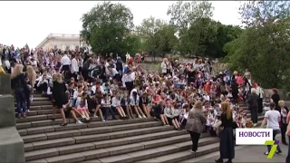 На Потемкинской лестнице одесситы провели праздничный флешмоб