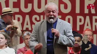 Lula em Curitiba: Temos que colocar o pobre no orçamento e o rico no imposto de renda