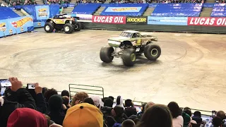 MONSTER TRUCK DONUTS *NO STEERING WHEEL*