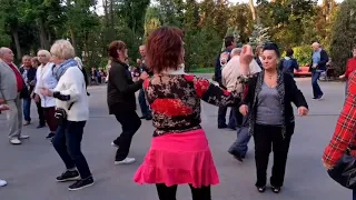 Всё моё, твоё связано с любовью!💃🕺🌷/Танцы в парке Горького Харьков сентябрь 2021