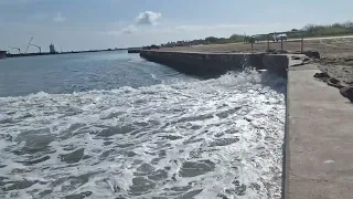 Ship causes mini Tsunami