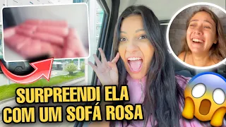 SURPREENDI COM UM SOFÁ ROSA PRA CASA DELA!!! *andei de caminhão pela primeira vez* 😱😱 OLHA ISSO!!