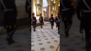 Cambio de Guardia en tumba de San Martín.Catedral de Buenos Aires Argentina.