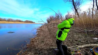 поймали рыбу С БОНУСОМ!!! ТАСКАЕМ ОДНУ ЗА ОДНОЙ рыбалка весной 2020