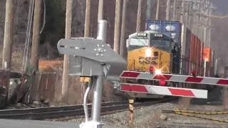 Short CSX Intermodal Train in Valley Cottage in HD