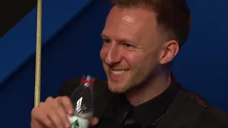 Judd Trump Pulls Hilarious Trick On Referee Ben Williams | 2022 Betfred World Championship