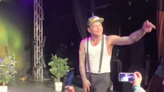 SETH BINZER OF CRAZYTOWN MELTS DOWN OVER SOUND-PUSHES OVER STAGE STACK/THROWS MIC INTO CROWD LA CA