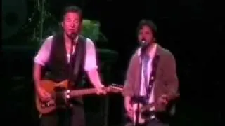 Bruce Springsteen & E. Vedder - Darkness On The Edge Of Town