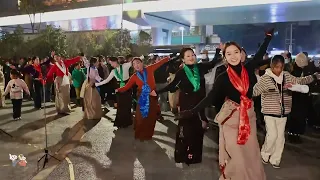 Tibetan girl Xiao Luo led the dance "It's Time to Repay", wonderful!