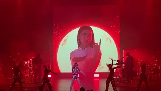 Fever - Angèle ft. Dua Lipa - Vancouver 06-Apr-2023 - Concert - Nonante-Cinq - QE Theatre - IMG 8463