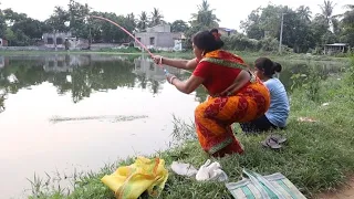 Fishing video🐠🐟|| Amazing two lady catching hook fishing 🎣 in village pond using proper food