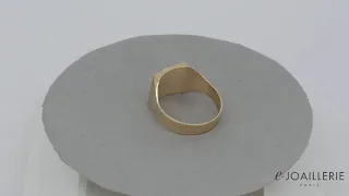 www.e-joaillerie.com - Chevalière or jaune 18 carats carrée personnalisable pour hommes.