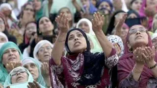 Kashmir prays