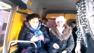 Две пьяные бабы устроили драку в автобусе!.mp4