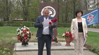 Память ликвидаторов аварии на Чернобыльской АЭС почтили у мемориала в Новлянском микрорайоне