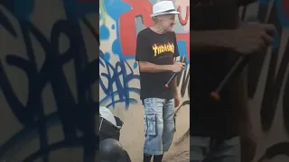 Il cantante più bravo del mondo - Nel Sole - Artisti di strada, Napoli.