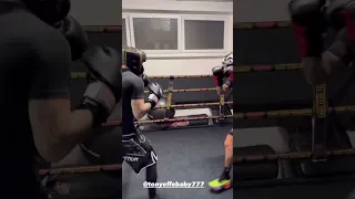 Tony Effe e Fedez si sfidano sul ring🤜🏻🤛🏻