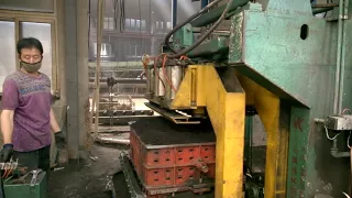 High pressure foundry molding machine