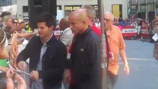 Taylor Lautner Today Show June 28 2010 Greeting Fans.