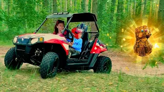 Den y Mamá están montando un coche! | Una Aventura de Acampada!